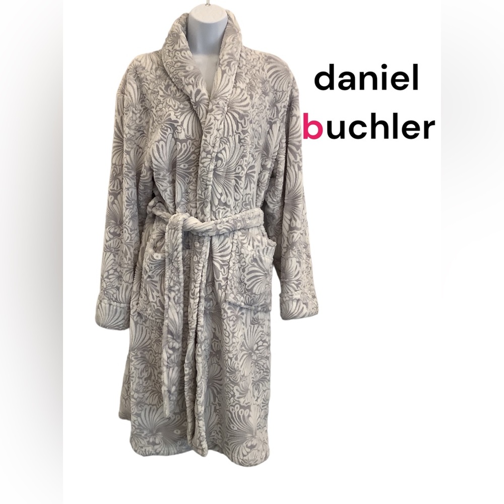 daniel Buchner robe